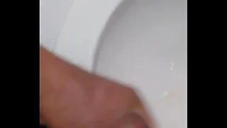 Madurito tirando leche